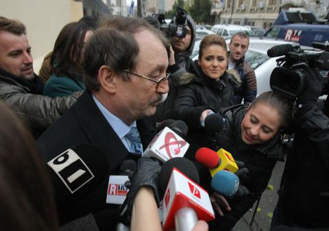 MIRCEA BĂSESCU MERGE ACASĂ! A fost scos din arest preventiv şi plasat în arest la domiciliu | FOTO