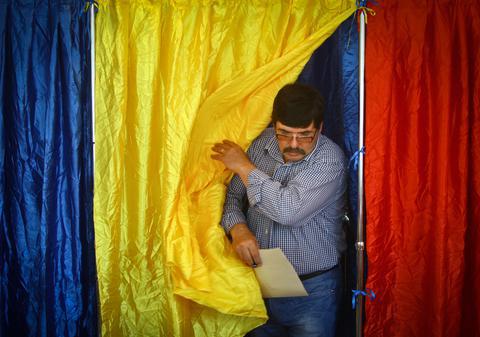 BEC: Prezenţa la vot, la ora 16.00, - 35,10%, la alegerile din 2014, sub prezenţa de la scrutinul din 2009 