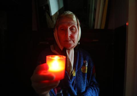 DRAMA unei bătrâne din Capitală! De o lună LOCUIEȘTE ÎN BEZNĂ