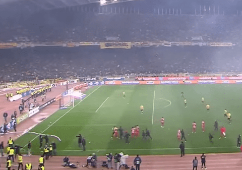 Fanii echipei AEK Atena au oprit meciul cu Olympiacos din Cupa Greciei