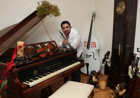 Dan Bursuc lasă toată suflarea manelistică cu gura căscată!  Propria școală de manele a primit finanțare europeană