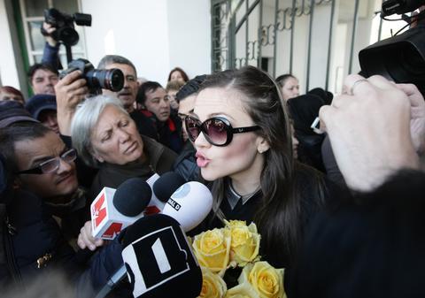 EXCLUSIV | Ce a pățit Cristina Șișcanu când a mers la capela unde e sicriul Marioarei Zăvoranu