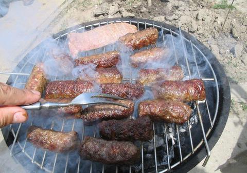 Vrei și tu să-ți iei un grătar de 1 Mai? Vezi cât costă unul bun!