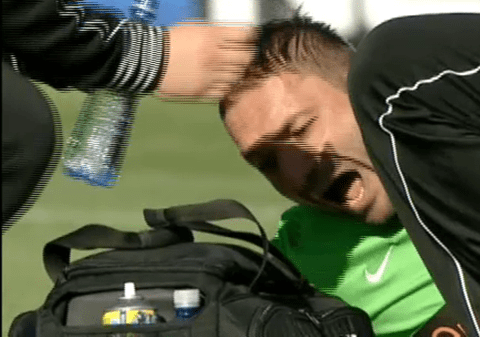 CSU Craiova - Dinamo 0-0. Portarul oaspeților, lovit de un obiect!