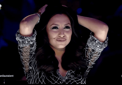 Măruţă o "păzeşte" pe Andra din culise. Vezi ce alte vedete se află în public, la "Românii au talent"