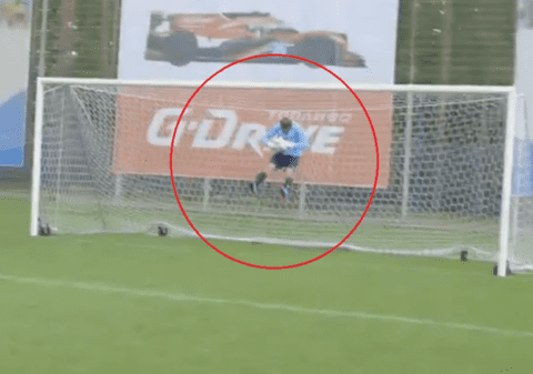 Nu e incredibilul Hulk, e fotbalistul lui Zenit. A rupt plasa cu tot cu portar!