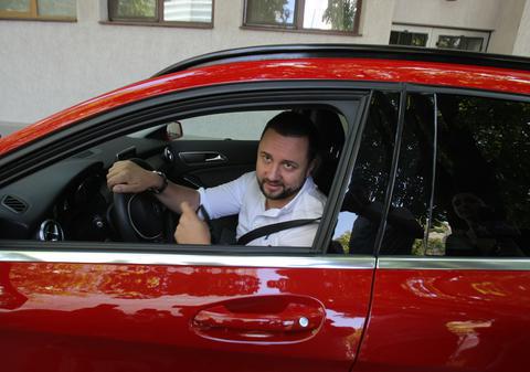 Andra iese din maternitate. Cătălin Măruță a mers să-și ia fetele acasă