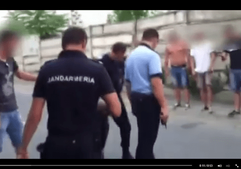 Imagini incredibile de la măcelul dintre suporterii rapidişti. Poliţia a găsit cartuşe de pistol în faţa bazei de la Pro Rapid  / VIDEO