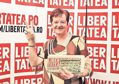 O braşoveancă a pus mâna pe 1.000 de euro la Marea Dezlipeală: «Nu-mi vine să cred că am câştigat! Chiar e un joc pe bune»