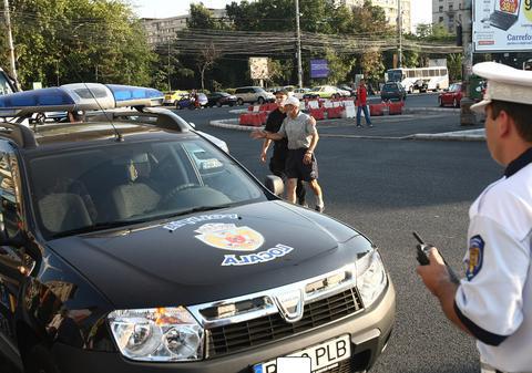 EL SE ASCUNDEA DE POLIȚIE, dar L-AU PRINS ÎN TRAFIC, la un control de rutină