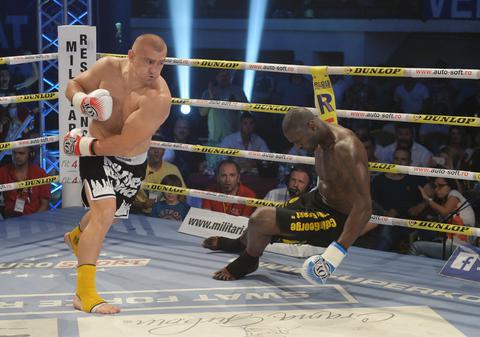 Peste 7.000 de români sunt aşteptaţi la "România vs. Restul Lumii"! Vezi cine urcă în ring la Superkombat Torino!