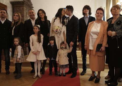 Anca Serea și Adi Sînă s-au căsătorit! Primele imagini de la cununia civilă