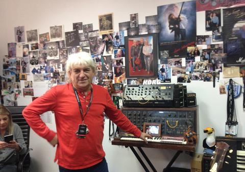 EXCLUSIV! S-a lăsat de cântat însă are cea mai mare colecție particulară de clape din țară! Vezi despre ce rocker român este vorba