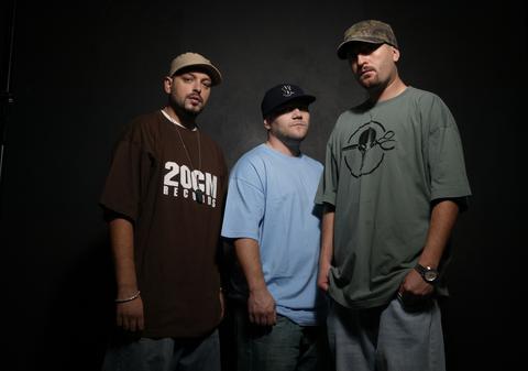 EXCLUSIV! "Frații" de scenă ai Goodbye to Gravity, Paraziții, Șuie Paparude și alte 10 formații colectează bani într-un maraton muzical