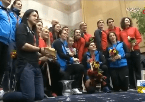 Naționala feminină de handbal a României s-a întors în țară cu medaliile de bronz. Selecționerul suedez Tomas Ryde nu a venit / GALERIE FOTO