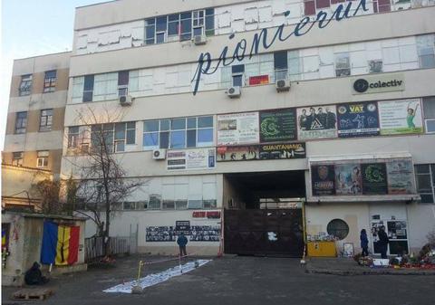 Apariţie surprinzătoare în faţa clubului Colectiv! Este o siluetă neagră!