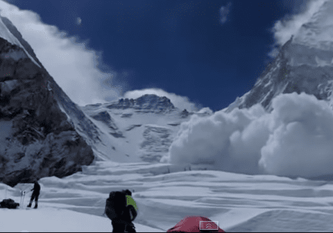 Atenţie! RISC MARE de producere a avalanşelor în Munţii Făgăraş şi Bucegi