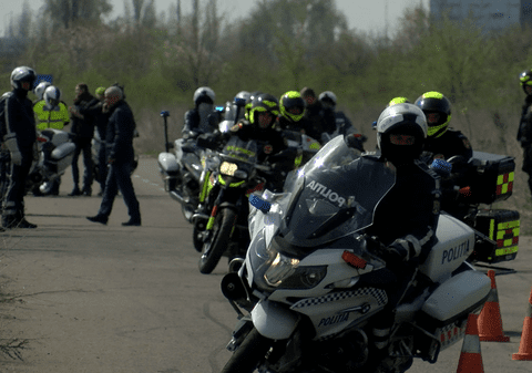 VIDEO Ei sunt vulturii de la Poliția Rutieră! Cum se pregătesc pe motoare agenții care ajung primii la locul unei tragedii