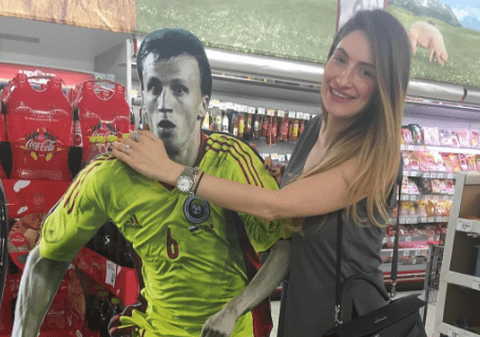 Soțiile și iubitele le duc dorul tricolorilor. Luni e ultima noapte de dragoste înainte de plecarea la Euro