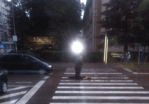 Bărbat din judeţul Iaşi, snopit în bătaie şi lăsat mai mult mort decât viu, în mijlocul străzii