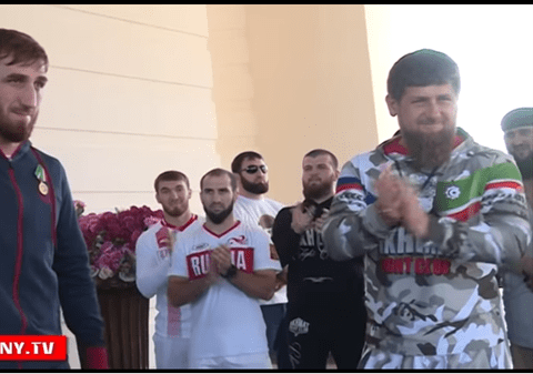 Luptătorul Albert Saritov, bronz olimpic pentru România, a primit un apartament cu două camere de la președintele Ceceniei VIDEO