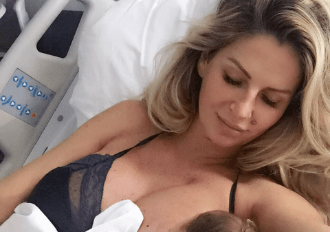 Andreea Bănică a chemat preotul la nici o lună de când a născut