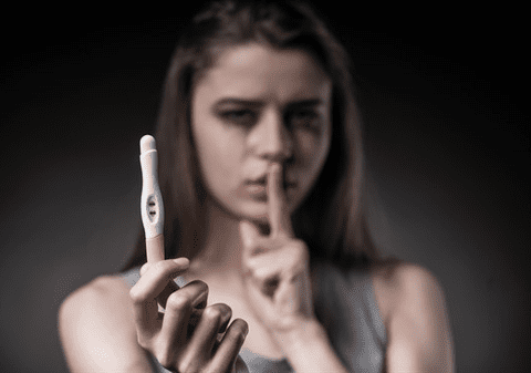 Statistică șoc privind educația sexuală: În 2015, aproape 10.000 de minore au născut, în România; Peste 1.000 mai aveau copii acasă