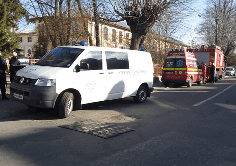 UPDATE: Alerta cu bombă la două licee din Târgoviște a fost una falsă. Niciun dispozitiv explozibil nu a fost găsit