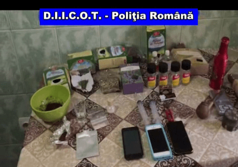 Percheziții la persoane acuzate de trafic de droguri. 27 de suspecți au fost reținuți în județul Argeș