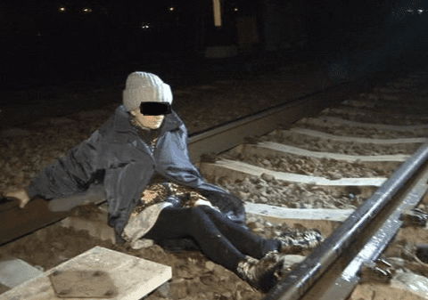 Supraviețuire miraculoasă! O bătrână de 70 de ani din Prahova trăiește după ce a fost călcată de tren