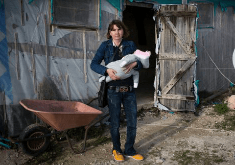 Mărturii ale comunității românilor din Italia: Femeile sunt agresate sexual de patronii italieni și obligate să își abandoneze copiii în spitale