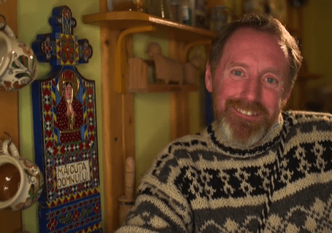 Povestea irlandezului care a traversat România pe jos. Peter Hurley realizează un documentar despre tradițiile românilor