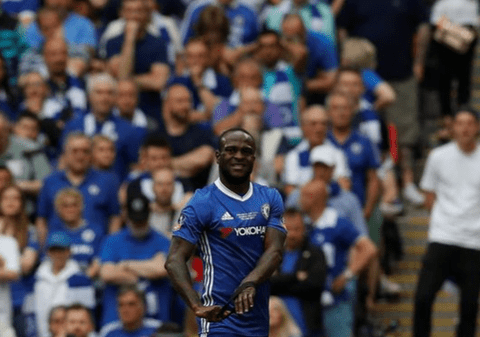 Gestul scandalos al lui Victor Moses a înfurit toată Anglia! Ce a făcut cu banderola de doliu pentru victimele atentatului de la Manchester