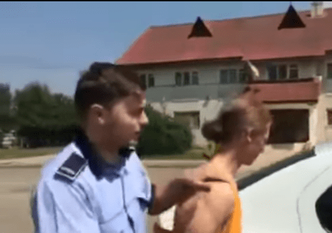 Pensionari bătuți într-o biserică din Maramureș. Preotul a sunat la 112 în timpul slujbei