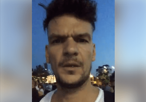 Mesajul ironic al lui Tudor Chirilă din Piața Victoriei. “Aproape 1.000 de drogați plătiți de Soros”. Artistul are și un îndemn serios