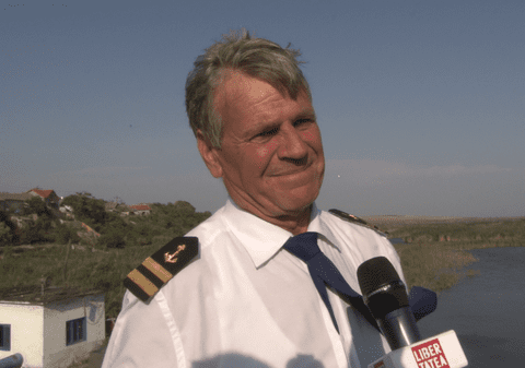 VIDEO REPORTAJ/A fost marinar pe vapor, acum e căpitan de hotel plutitor! Povestea unui bătrân ”lup de mare” care nu-și poate uita prima iubire