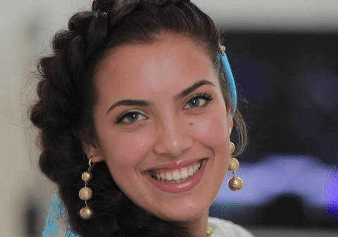 O fată dintr-o șatră de căldărari participă la XFactor! Narcisa a fost ”promisă” de la 6 ani și, până s-a măritat, s-a jucat cu viitorul soț