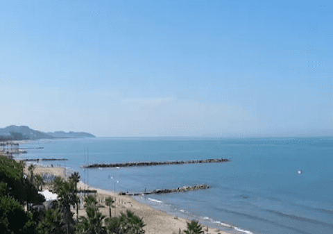 Țara de o sălbăticie romantică, ce se aseamănă cu o Românie rurală a anilor ‘90