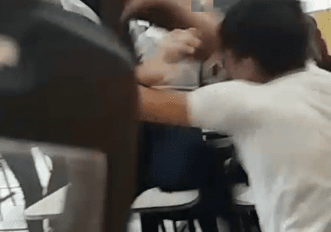 Bătaie între elevi la Colegiul Economic din Buzău. Violențele dintre adolescenți au fost filmate