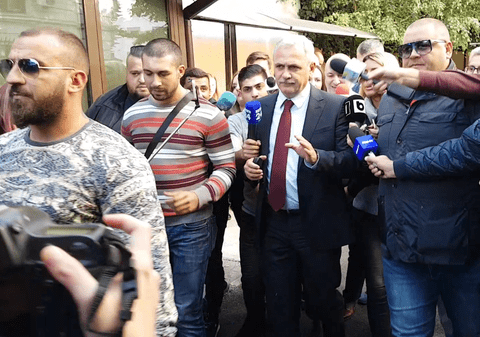 Incident la ICCJ. Liviu Dragnea, escortat de patru bodyguarzi pe care spune că nu-i cunoaște