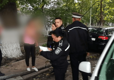 O femeie şi o adolescentă de 15 ani s-au încăierat într-o zonă centrală din Galaţi. Motivul, fiul femeii i-ar fi făcut avansuri fetei