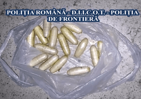 El voia să devină frizer, ea se visa asistentă în Istanbul. Planurile unor brazilieni cărăuși de droguri, prinși pe aeroportul Otopeni