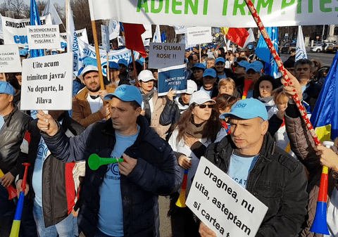 VIDEO | Încă un protest față de Guvernul condus de Mihai Tudose! Mii de oameni au cerut abrogarea legii contribuţiilor sociale