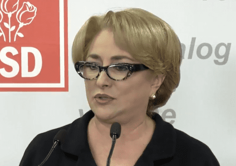 VIDEO. Gura lumii, slobodă! Coafura Vioricăi Dăncilă, comentată în stradă: ba că e ca ”un copac înfoiat”, ba că ”e frumoasă”!