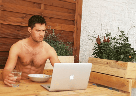 FOTO | Cum a reușit acest tânăr să călătorească gratis în 8 țări din Europa