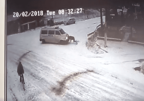 Amendă pentru firma care administrează drumurile județene în Argeș, după cumplitul accident cu o dubă a mascaților