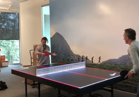 Simona Halep a jucat tenis de masă cu Darren Cahill la sediul noul sponsor. Noi detalii despre contractul cu Nike / VIDEO