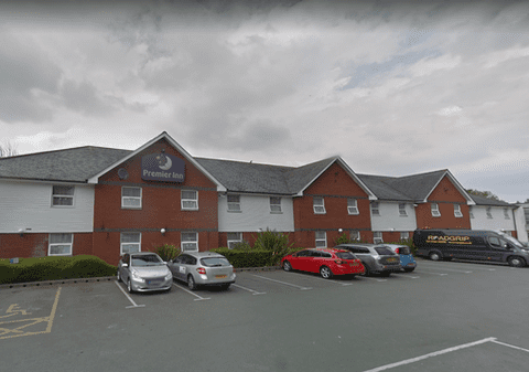 Oameni ai străzii, dați afară dintr-un hotel din Marea Britanie, chiar dacă aveau camerele plătite