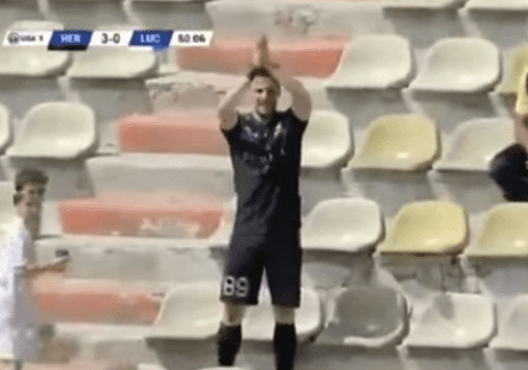 Bucuria lui Ștefan Blănaru a făcut înconjurul lumii. Atacantul s-a aplaudat, după ce a marcat / VIDEO