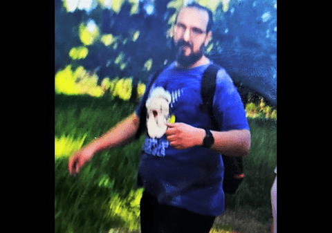 Bătrân bătut cu sălbăticie în sectorul 6 din București. Poliția cere ajutorul cetățenilor pentru identificarea agresorului